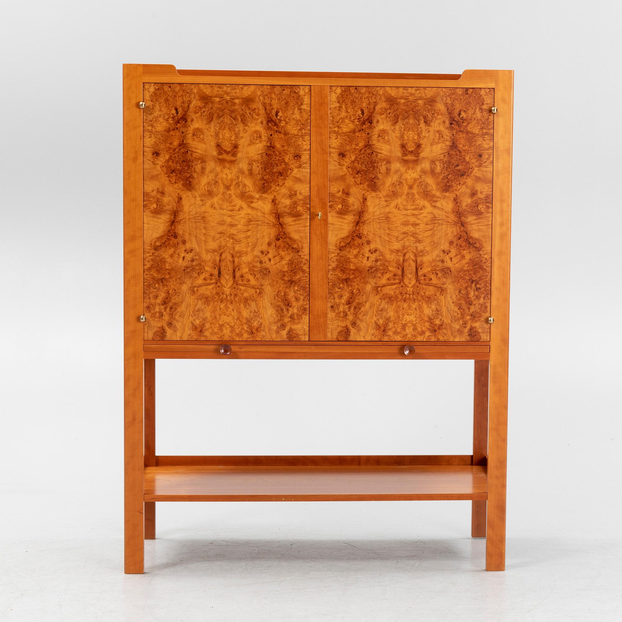 Josef Frank, skåp, modell 2135, Firma Svenskt Tenn, efter 1985.