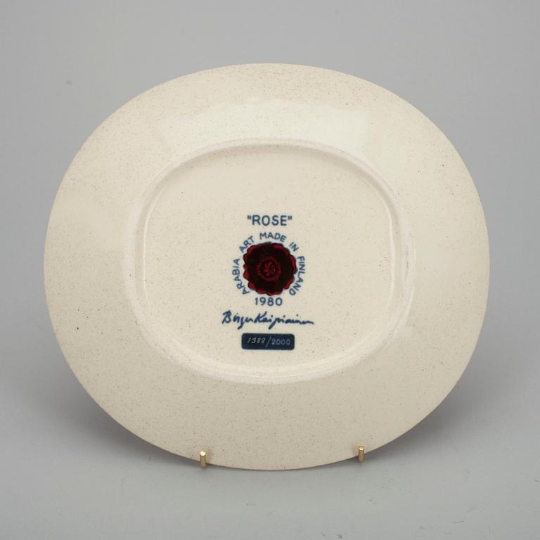 DEKORATIONSFAT, keramik, "Rose", Birger Kaipiainen, 1388/2000, Arabia 1980.