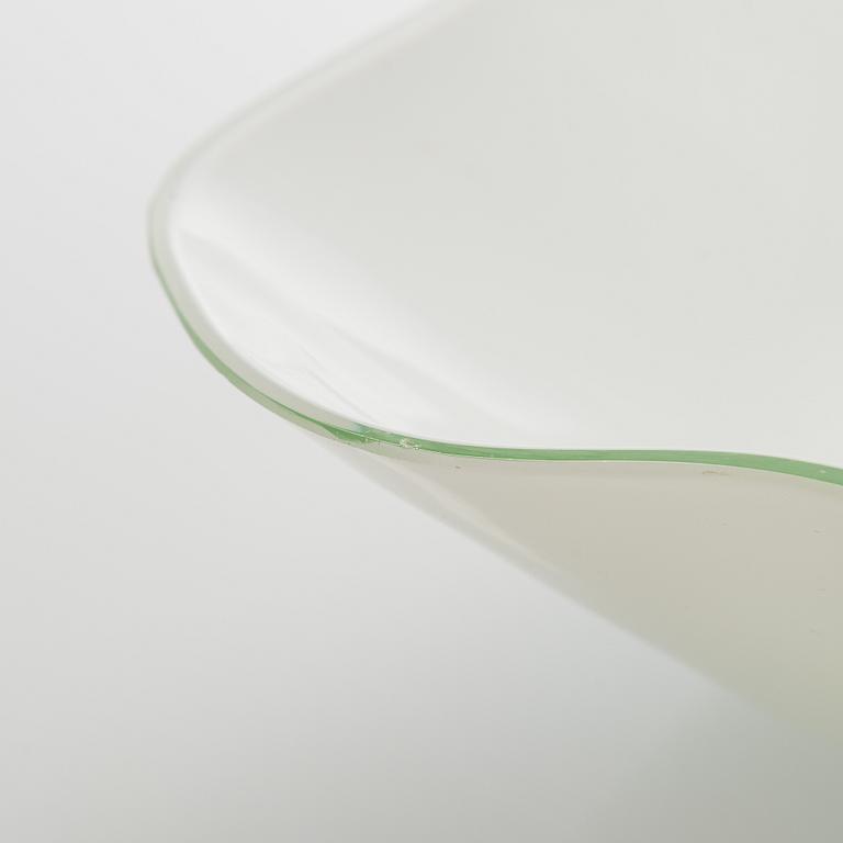 Alvar Aalto, 1 osa lasiveistoksesta, ”Aallon-kukka” 9767C, signeerattu Alvar Aalto Karhula.