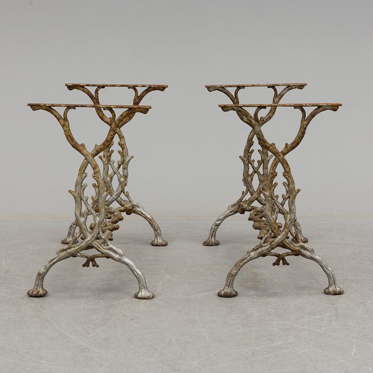 TRÄDGÅRDSBORD, ett par, gjutjärn, tidigt 1900-tal.