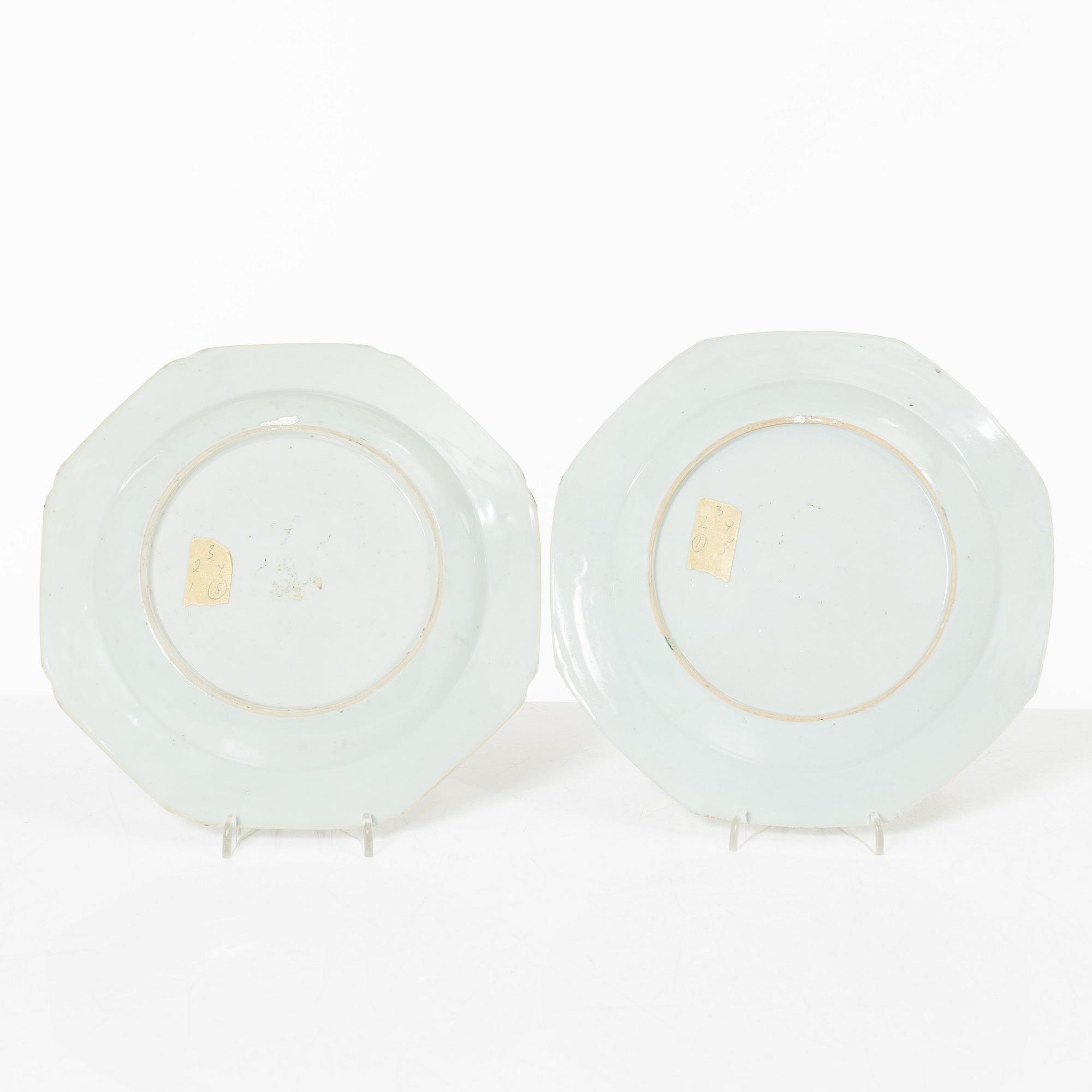 Tallrikar, fem stycken, porslin, Kina, Qingdynastin, 1700-tal.