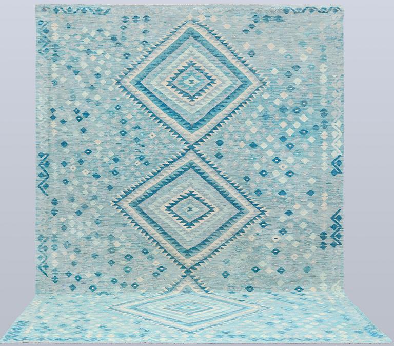 Rug, Kelim, classic design, 348 x 245 cm.