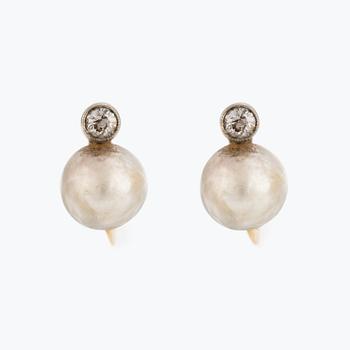 Earrings, a pair, 18K gold with pearls and small brilliant-cut diamonds.