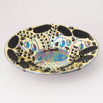 BIRGER KAIPIAINEN, a decorative dish signed Kaipiainen Arabia.