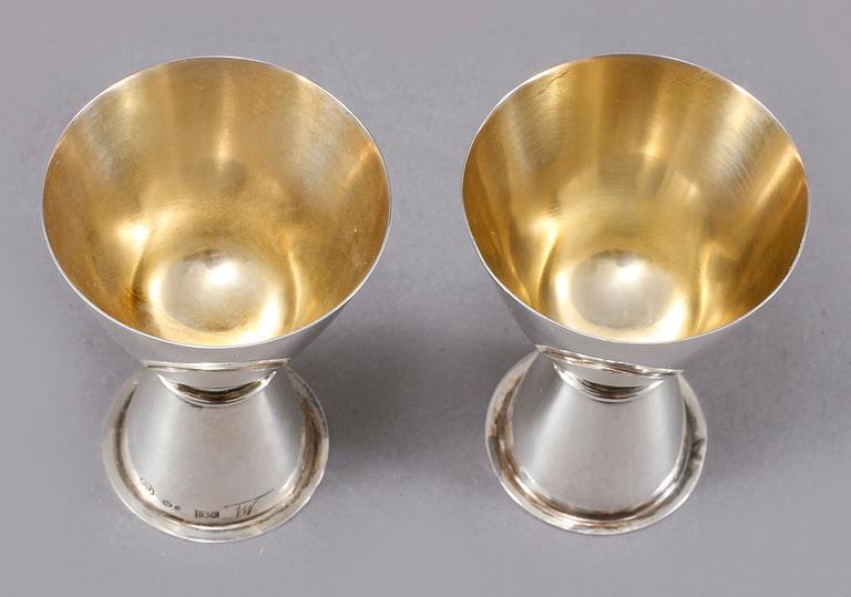 SUPKOPPAR, ett par, silver, Tapio Wirkkala, vikt 56 gram.