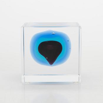 Oiva Toikka, annual glass cube 1998, signed Oiva Toikka Nuutajärvi 1998, 234/2000.