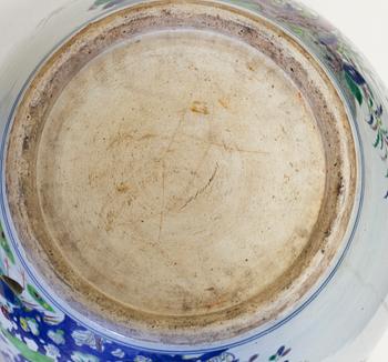 A CHINESE EARLY 20TH CENTURY BOWL.