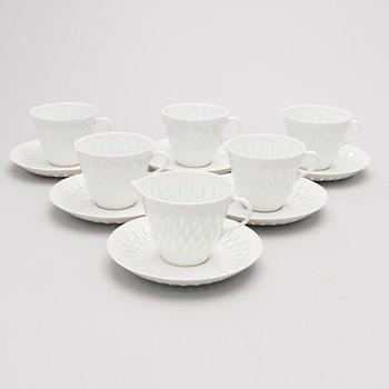A 40-piece set of tableware in porcelain, signed F.H.Kj. Finland Arabia.