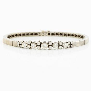 Bracelet 18K white gold with brilliant-cut diamonds.