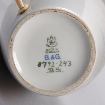 BORDSLAMPA, porslin, Bing o Gröndal. 1900-tal.