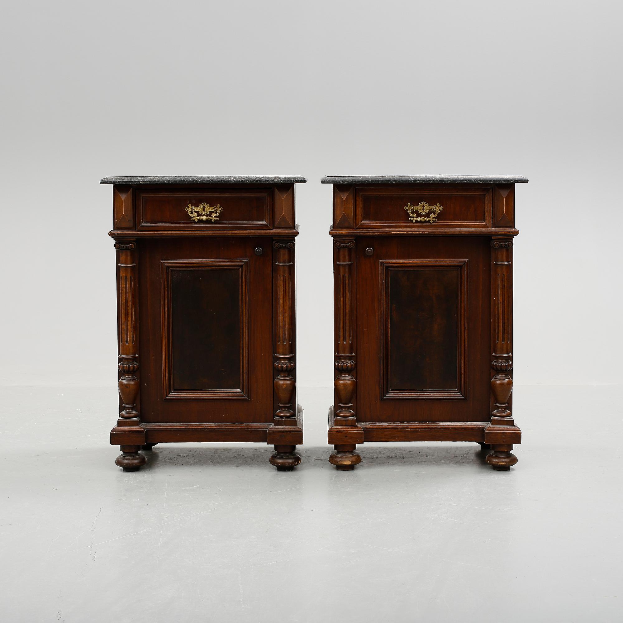 SÄNGBORD, ett par, nyrenässans, 1800-talets slut.