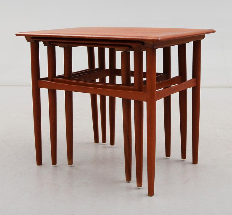 SATSBORD, 3 delar, 1900-talets andra hälft.