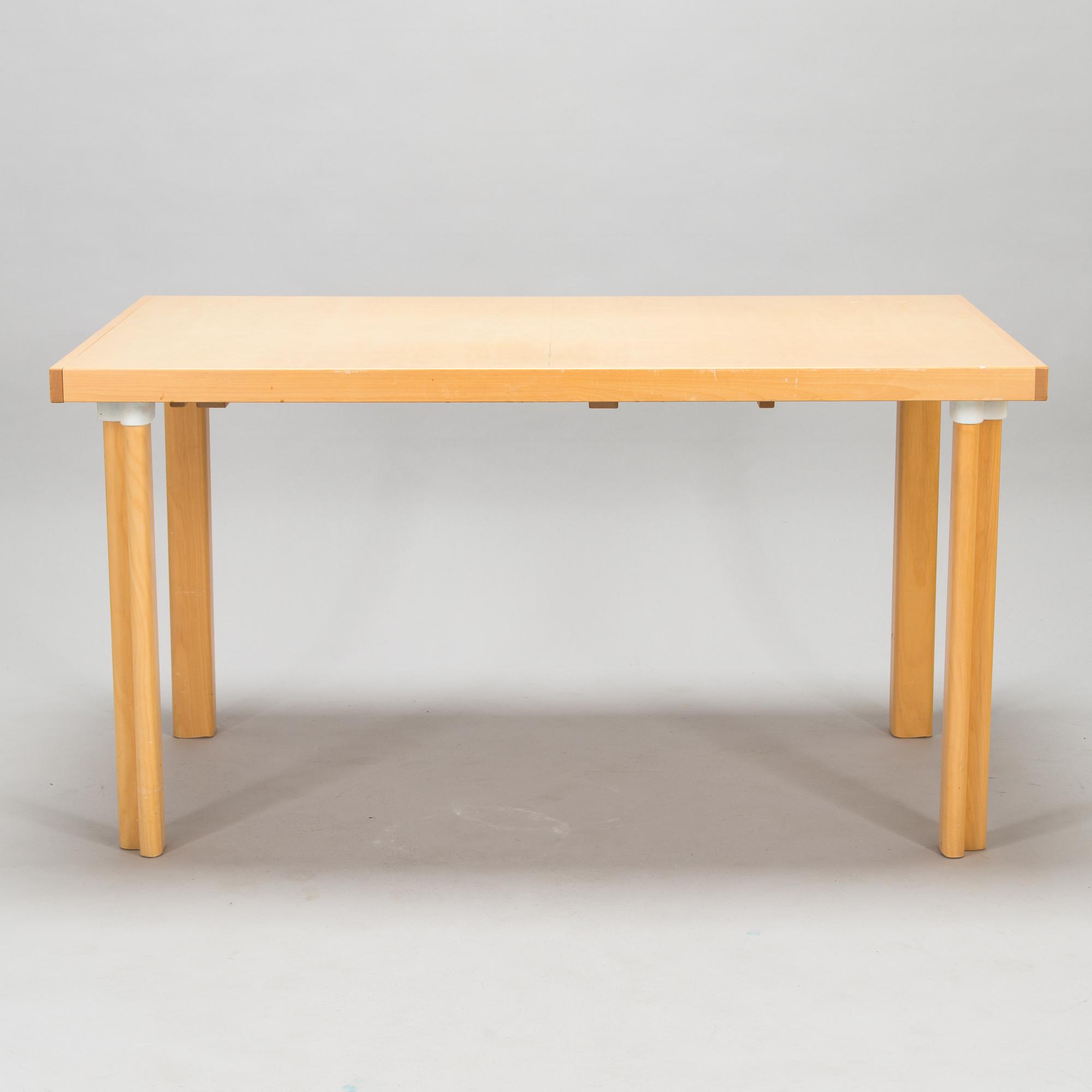 Alvar Aalto, a late 20th century 'H97' dining table for Artek.