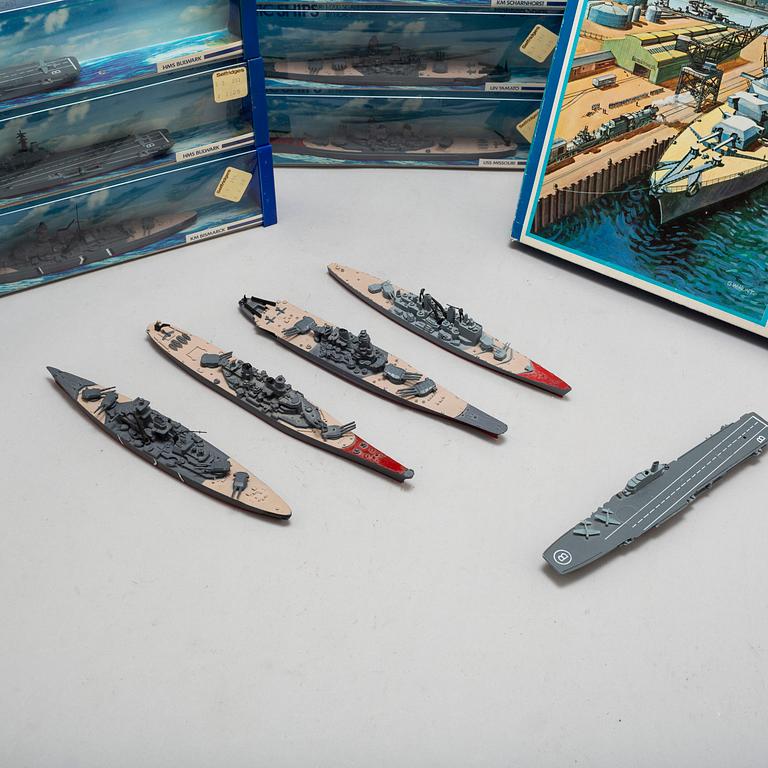 HORNBY Naval Harbour set and 12 warships, 1960's.