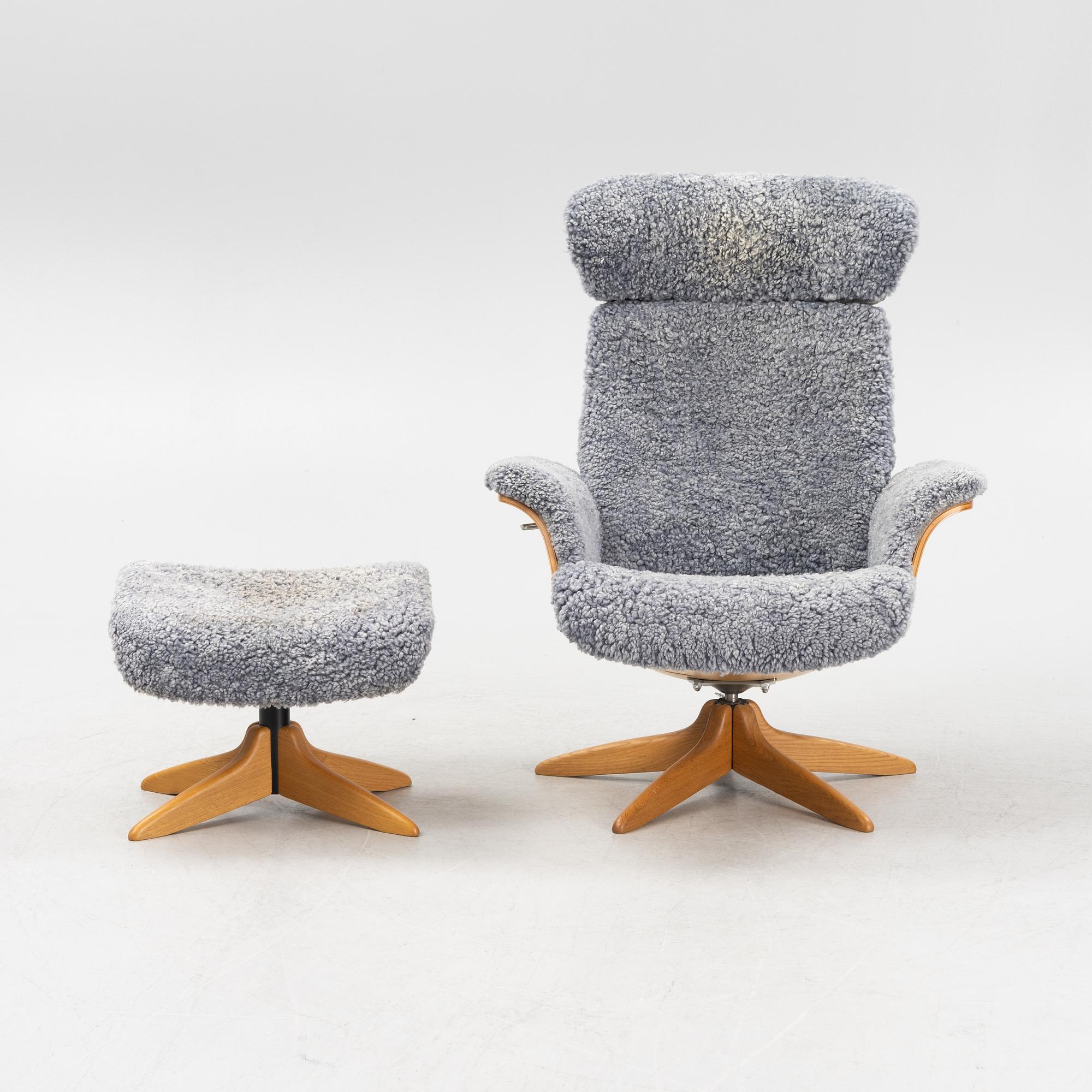 An Air armchair with ottoman Conform 21st century. Bukowskis