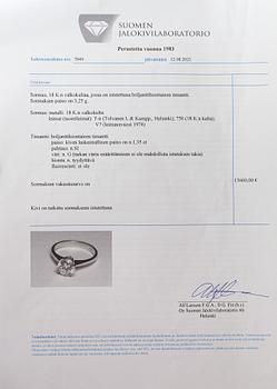 Sormus, 18K valkokultaa, timantti n. 1.35 ct. Tolvanen L & kumpp, Helsinki 1974.