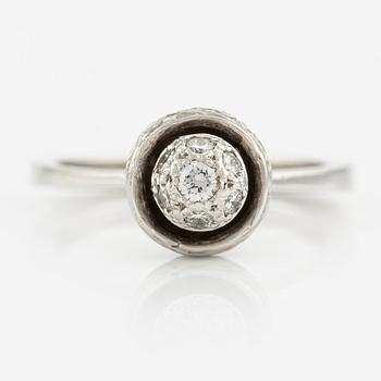 An 18K white gold ring set with round brilliant-cut diamonds total weight 0.25 ct according to engraving.