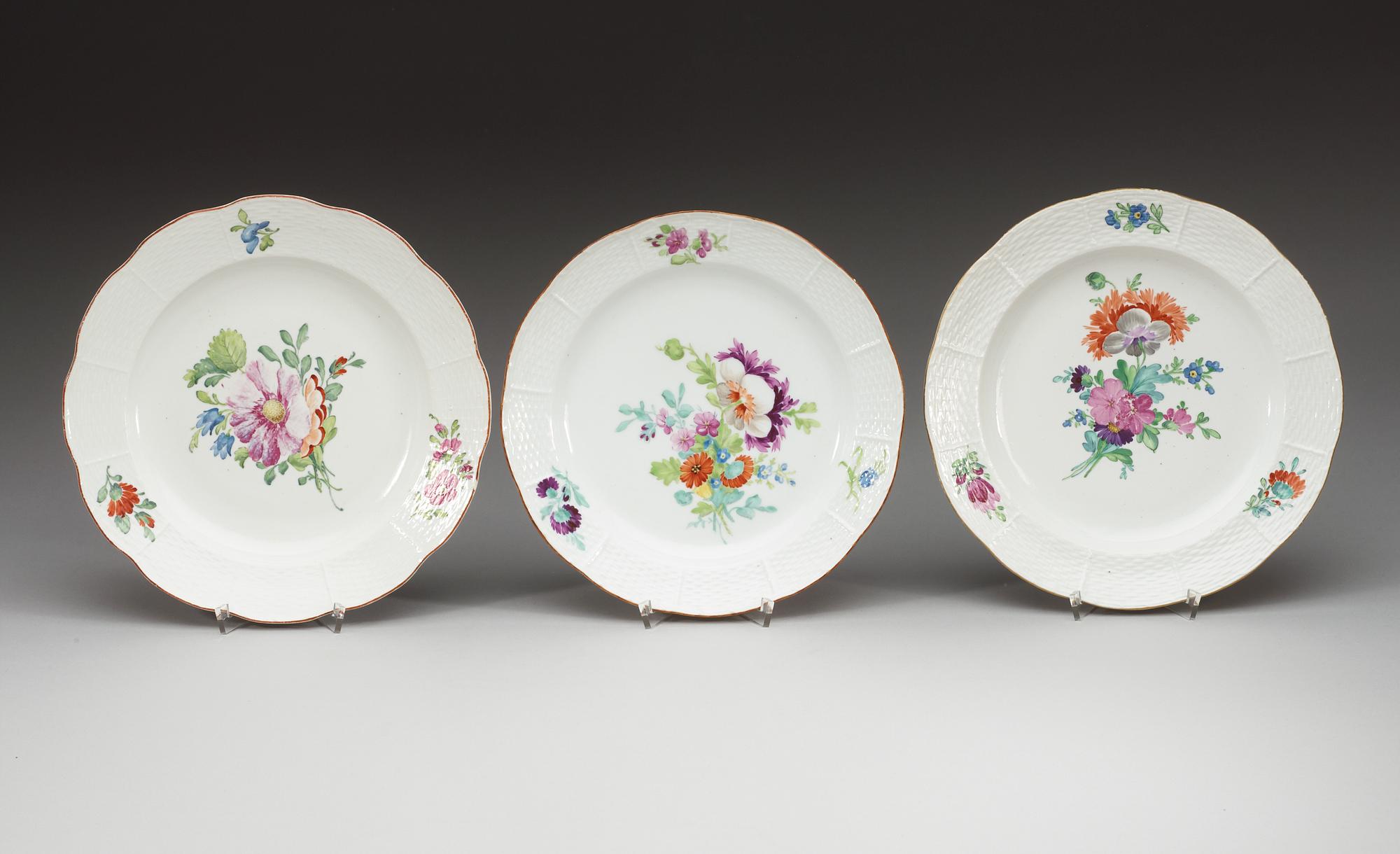 A matched set of eight Russian dinner plates, Imperial porcelianmanufactory, St Petersburg, 18th Century.