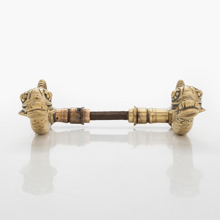 Armas Lindgren, A pair of 1920s brass door handles.