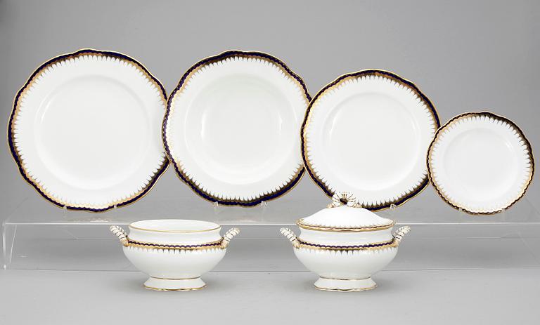 MATSERVIS, 126 delar, porslin, Coalport, England, 1900-talets första hälft.