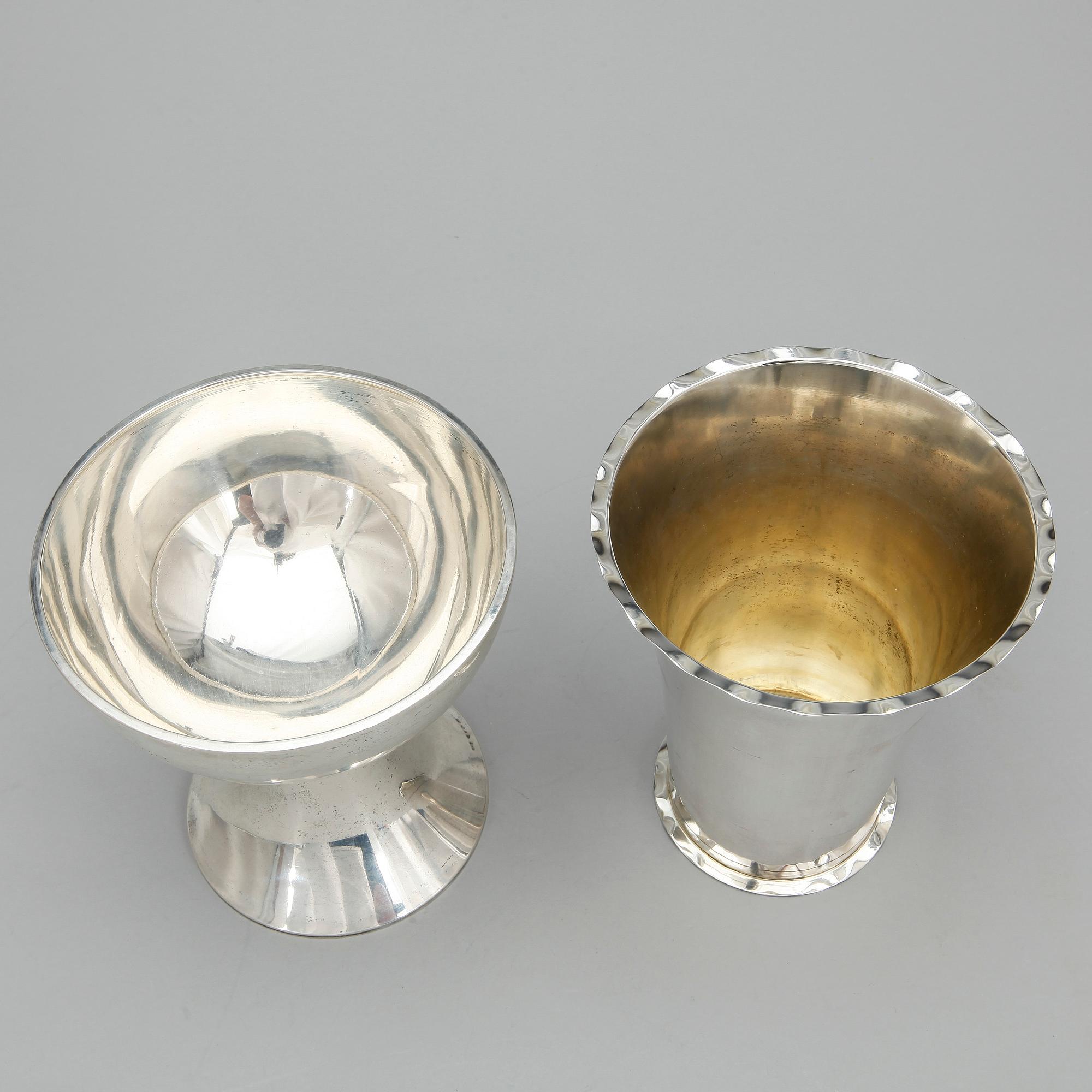 BÄGARE, 2 st, Guldsmedsaktiebolaget, Stockholm, 1922, 1937. Totalvikt ca 495 gram.