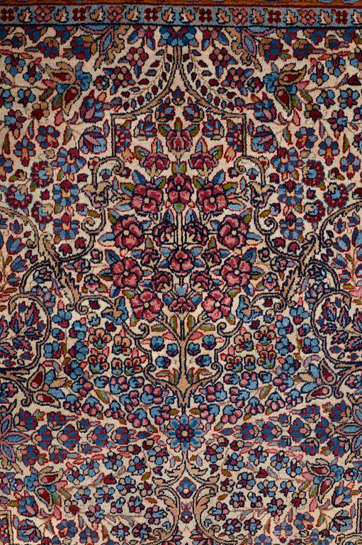 MATTA, semiantik, Kirman, ca 362,5 x 265 cm.