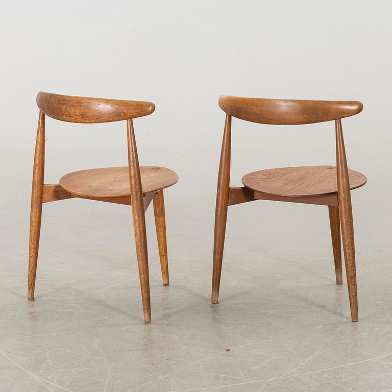 HANS J WEGNER, Stolar ett par "Hjertestolen".