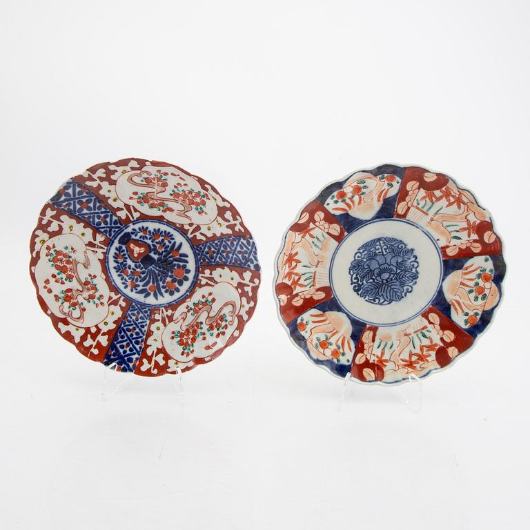 A set of 12 japanese Imari plates 20th century porcelain.