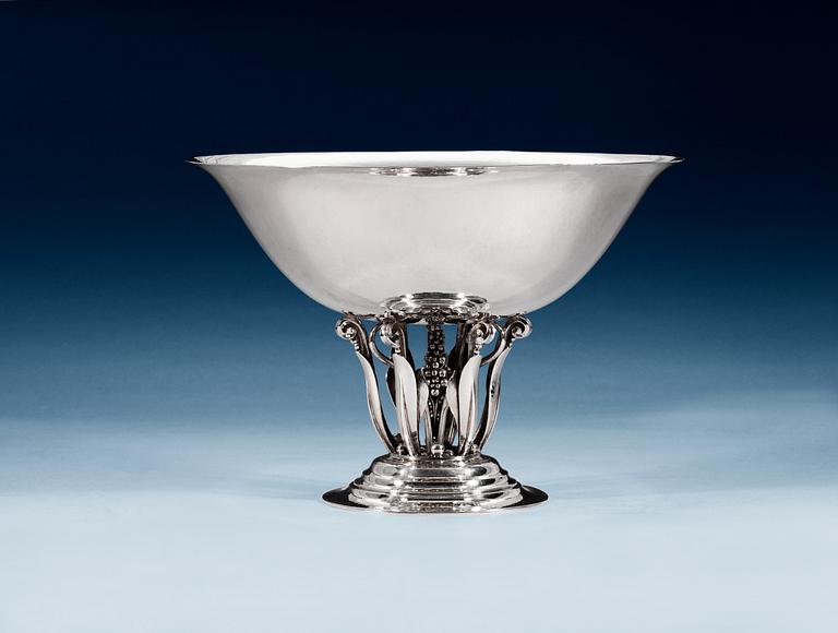 A Johan Rohde sterling bowl, Georg Jensen, Copenhagen 1933-44, design nr 196.