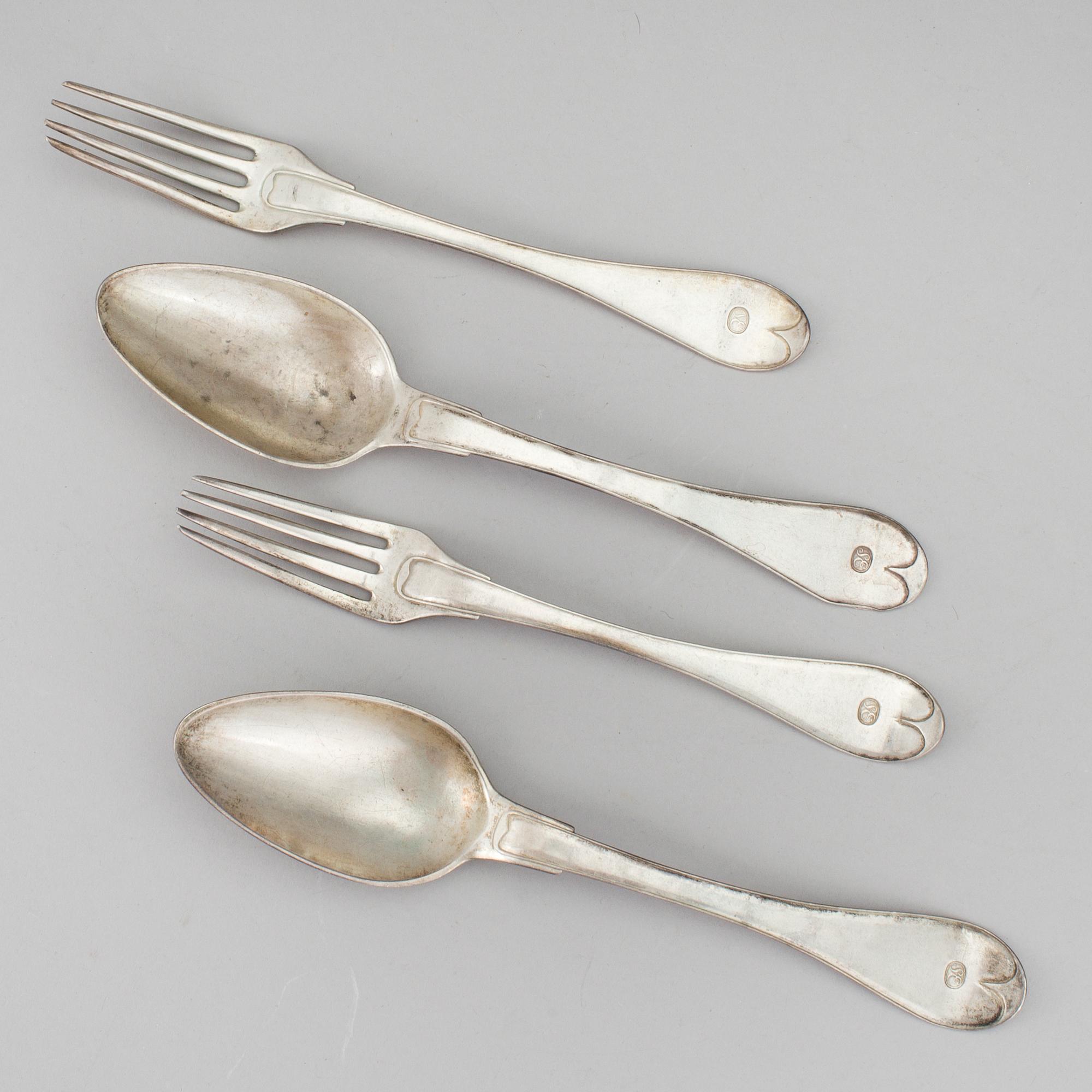 MATGAFFLAR, 10 st samt MATSKEDAR, 6 st, silver, J H Leffler, Falun 1818. Gammalsvensk modell. Ca 990 g.