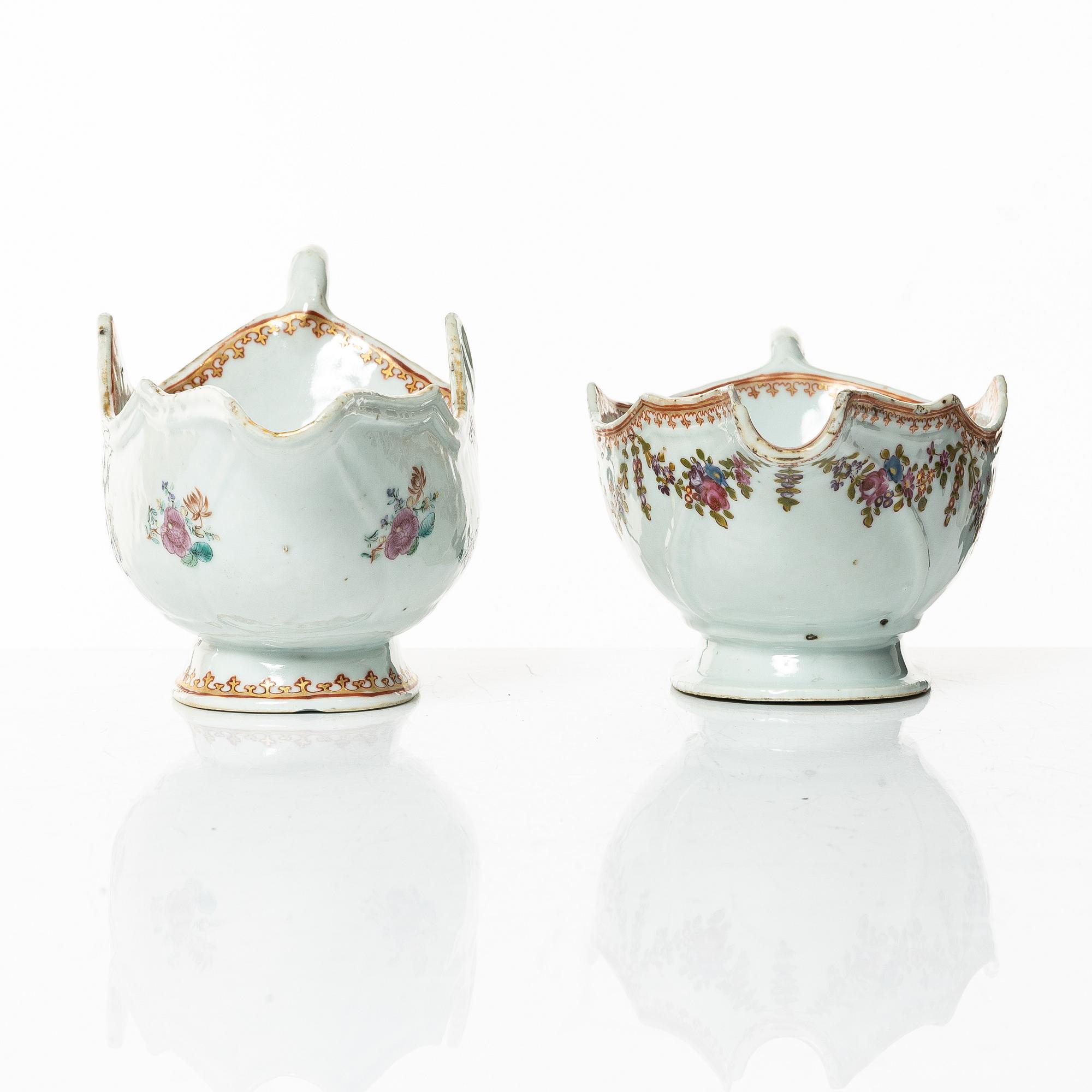 Two Chinese famille rose porcelain sauce boats, Qing dynasty, Qianlong (1736-95).