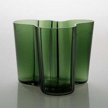 Alvar Aalto, A 'Savoy' 50-year jubilee vase, signed A. Aalto 1936-1986 Iittala 157/8000.