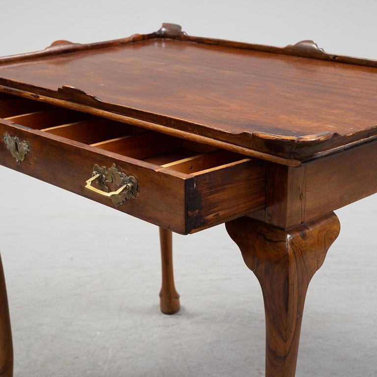 An english 18th century table.