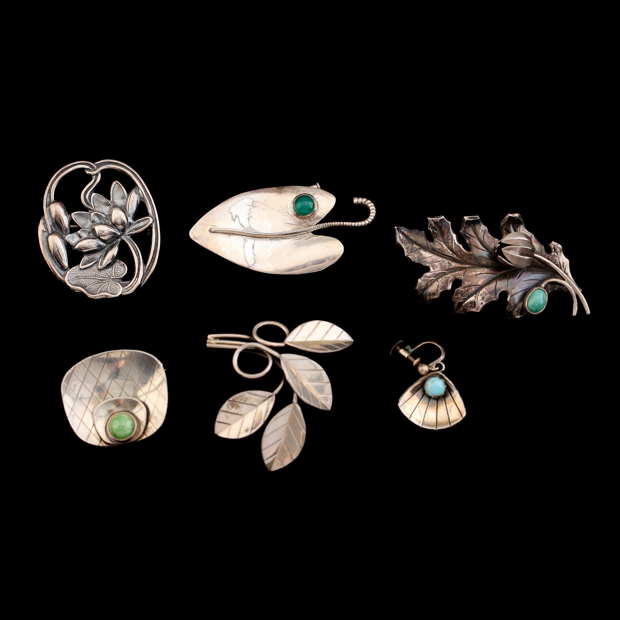 BROSCHER, 5 st samt ÖRHÄNGE, silver, 1900-talets mitt. Vikt ca 49 gram.