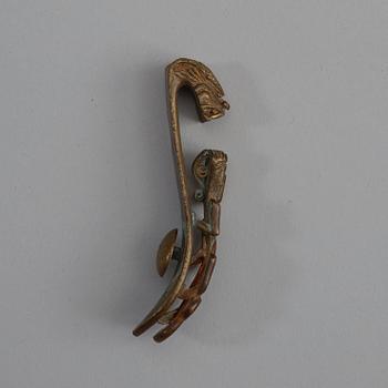 A gilt bronze belt hook, presumably Han dynasty (206 BC-220 AD).