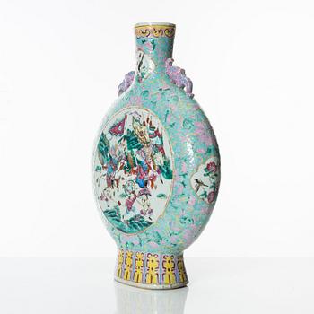 A large famille rose vase, Qing dynasty, 19th Century.