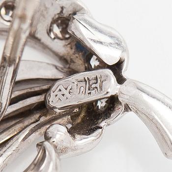 Örhängen, 18K vitguld med briljant- och åttkantslipade diamanter.