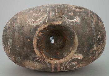 URNA, lergods, Kina, möjligen Han dynastin (206 f.Kr-220 e.Kr).