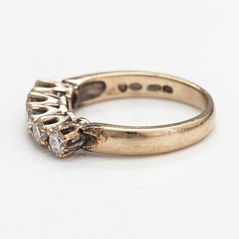 An 18K gold ring with diamonds ca. 0.40 ct in total. Harri Lahtinen, Helsinki 1988.