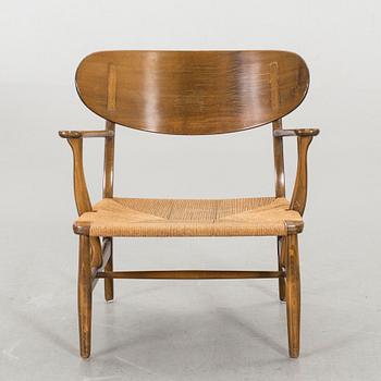 HANS J WEGNER, a "CH-22" armchair, Carl Hansen & Son, Denmark.
