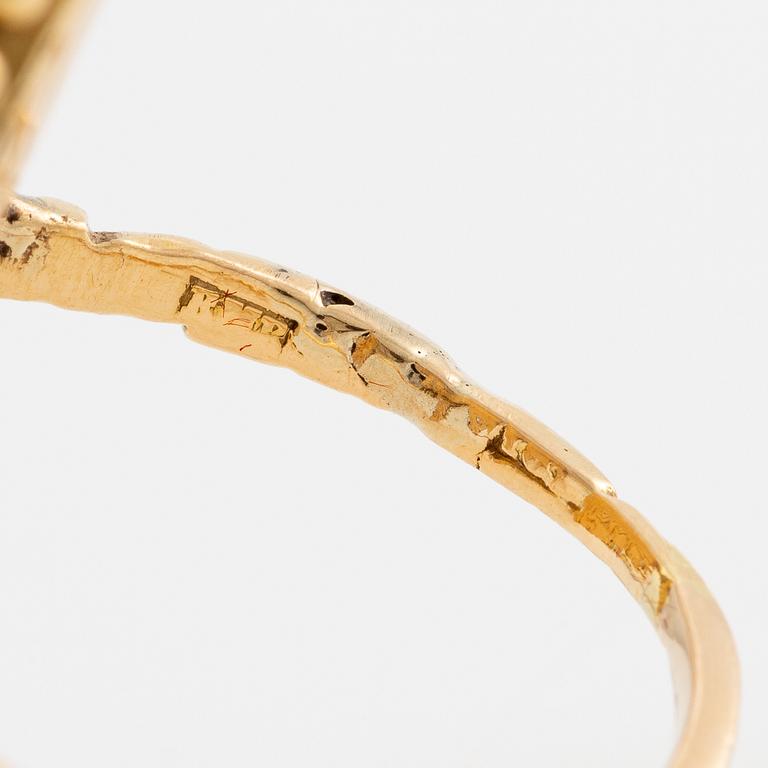 Ring, oval shape, 18K gold with black enamel and rose-cut diamond, 19th century.