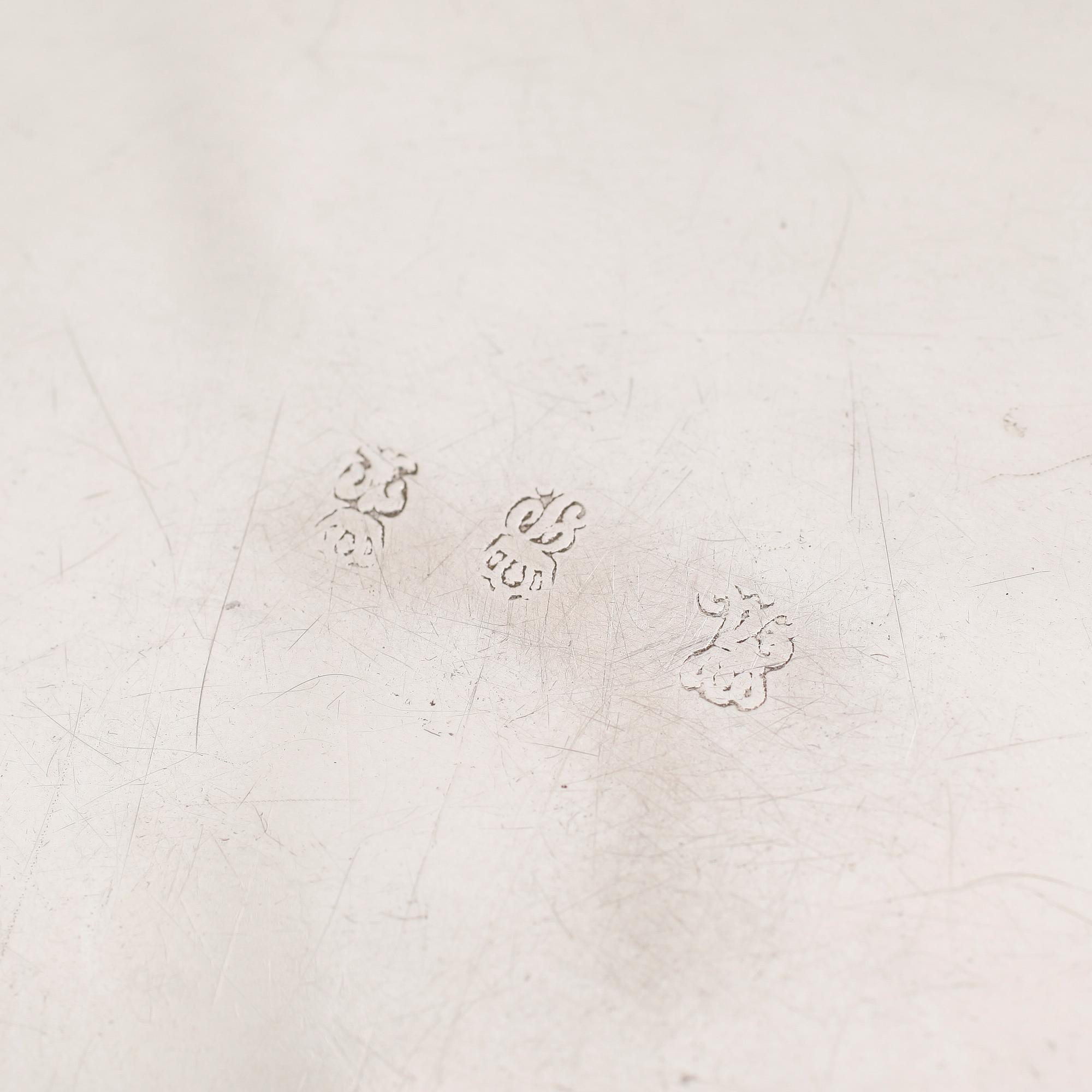 DOSA, silver, franska stämplar, sannolikt 1800-tal. Vikt ca 164 gram.