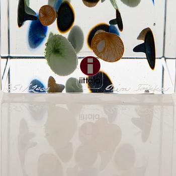 OIVA TOIKKA, An annual glass cube, signed Oiva Toikka Nuutajärvi 2005 and numbered 351/2000.