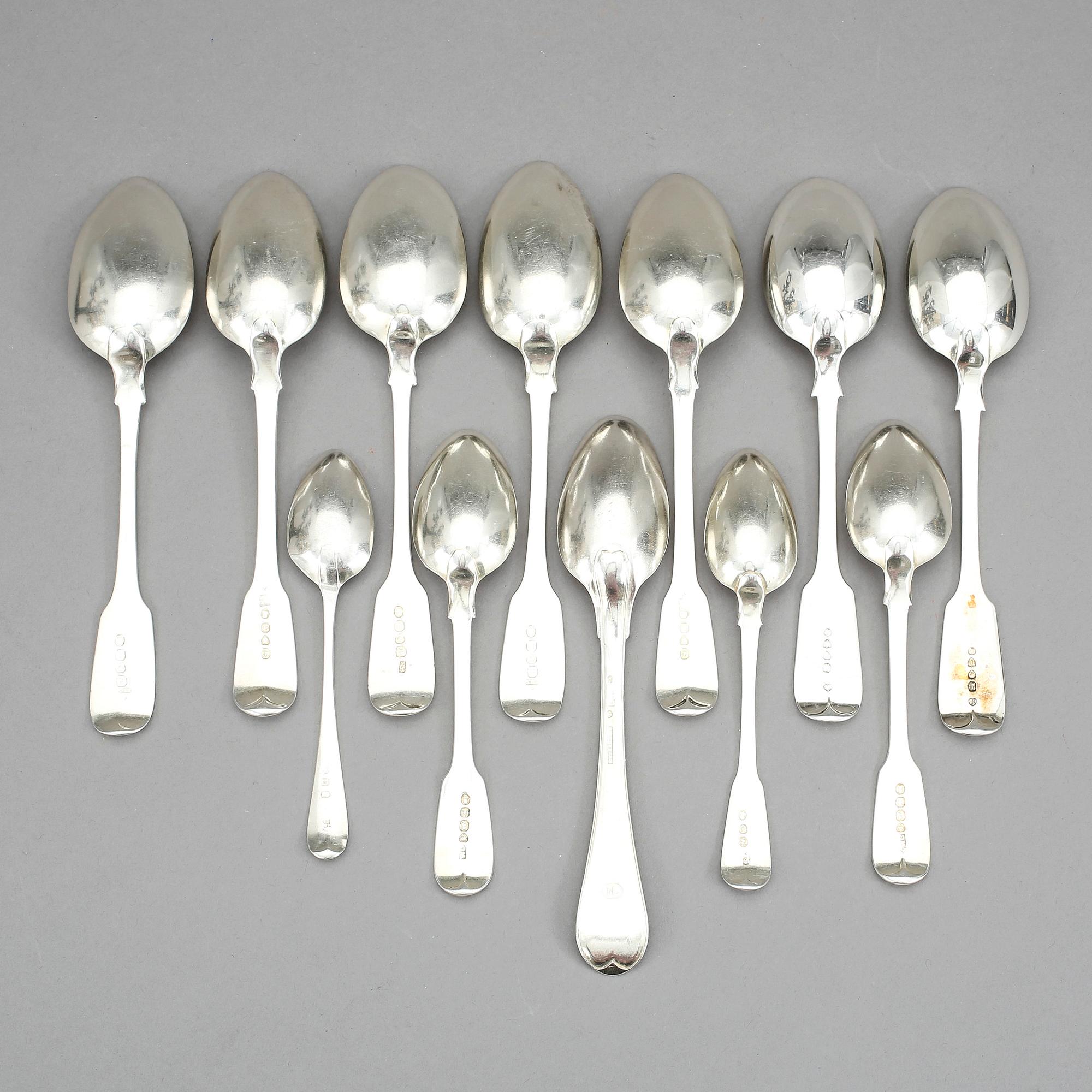 SKEDAR, 11 st, silver, främst England, bland annat William Eley & William Fearn, London, 1816. Total vikt ca 405g.