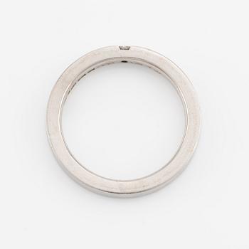 Ring 18K vitguld med prinsesslipade diamanter.