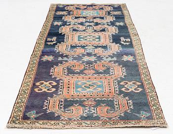 Gallery carpet, probably Kurdish/Karagah, 290 x 90 cm.