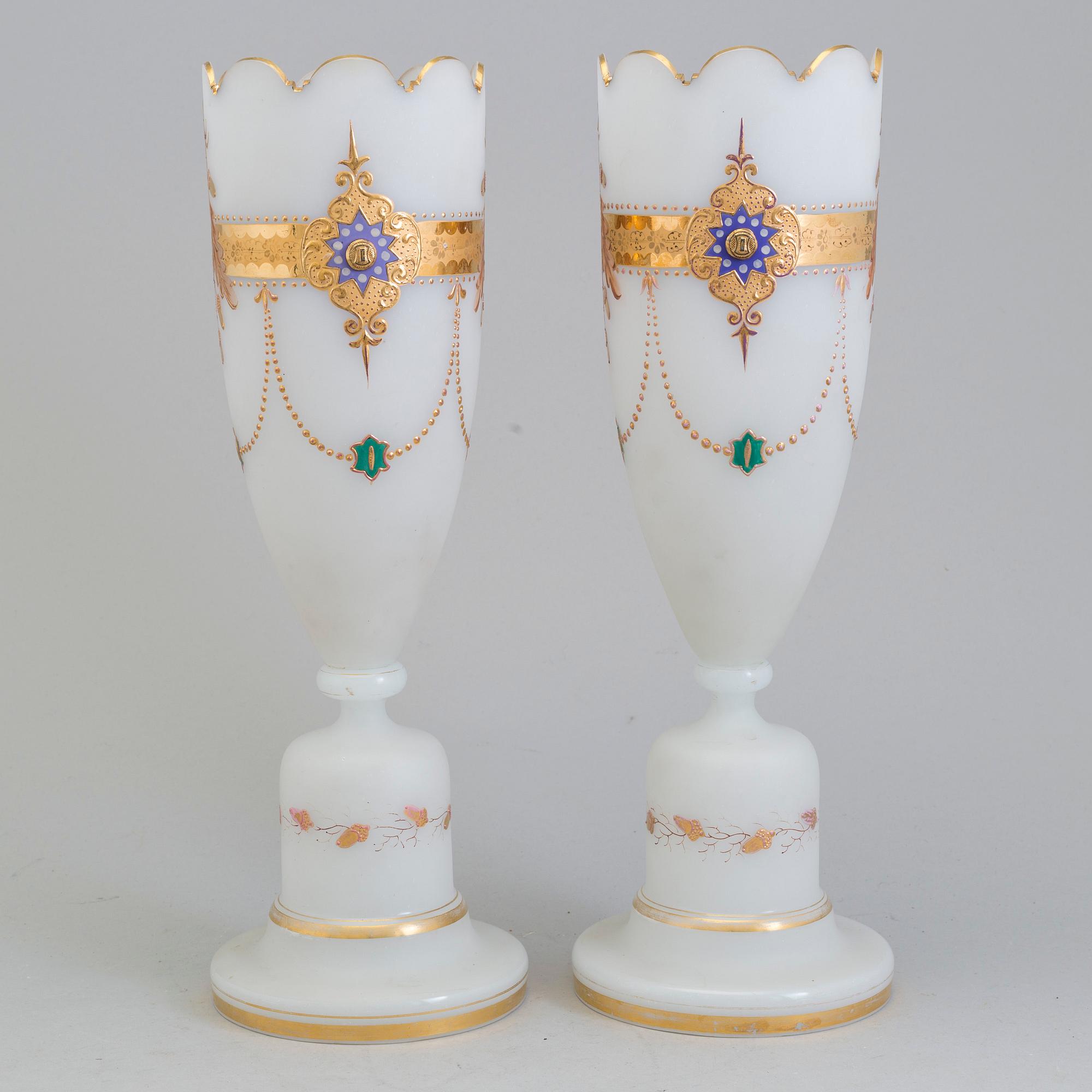A PAIR OF LARGE GLASS VASES, second hgalf of the 19th century.