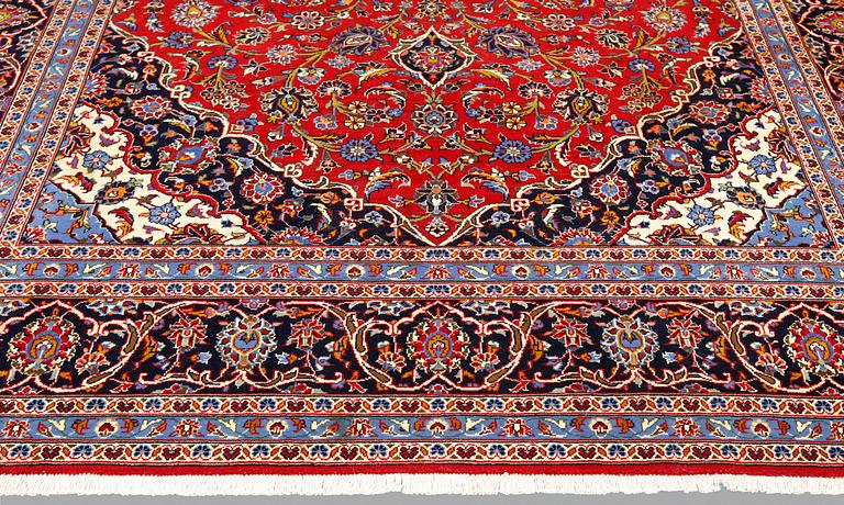 A Keshan carpet, approx. 347 x 250 cm.