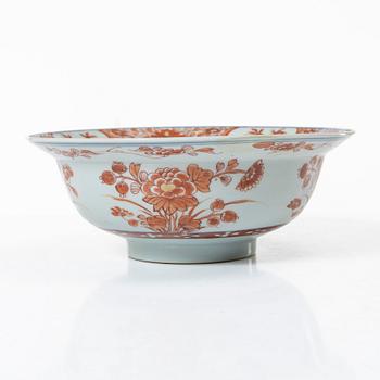 Skål, porslin. Qingdynastin, Kangxi (1662-1722). Med Johanneum märkning N=109.