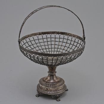 GALLERSKÅL PÅ FOT, silver, Carl Petter Lampa, Stockholm, 1828. Vikt 560 g.